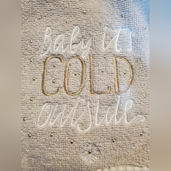 Seasonal/Christmas Decorative Embroidered Hand Towels- Set of Two - Picture 3 of 4